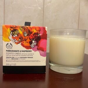NIB BODY SHOP POMEGRANATE & RASPBERRY 7OZ SCENTED SOY CANDLE Fruit New Old Stock